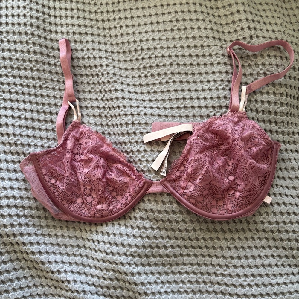 Like New Victoria’s Secret Unlined Lace Bra